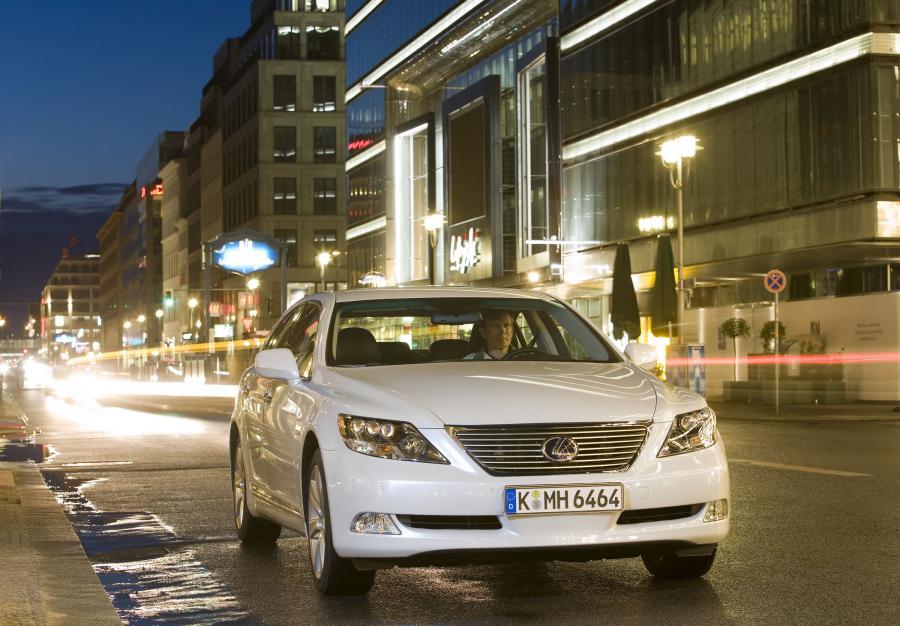  Lexus LS600h L 2007 года  (фото 107 из 224)